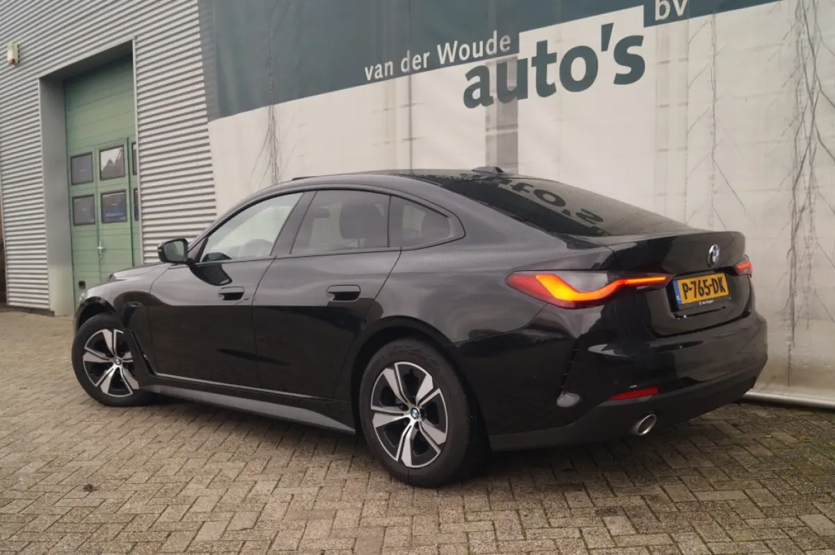 420i Business Edition Plus -PANO-LEER-NAVI-ECC-