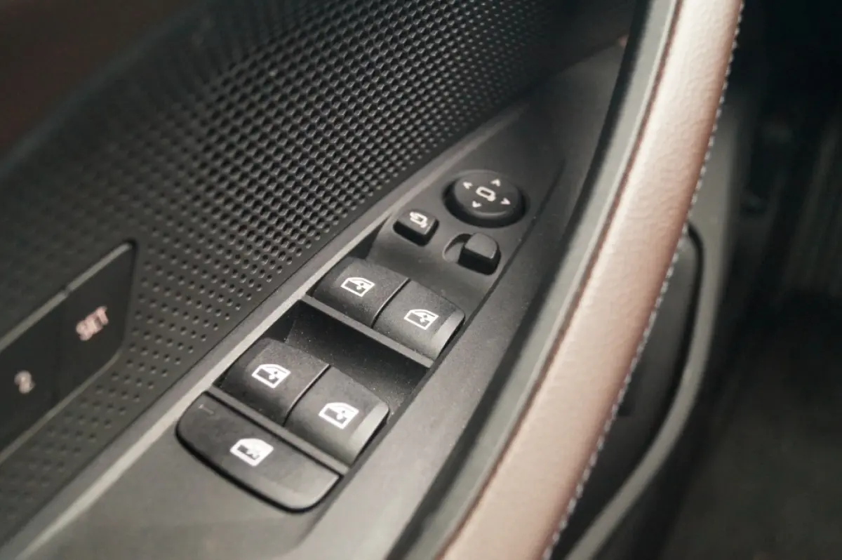 420i Business Edition Plus -PANO-LEER-NAVI-ECC-
