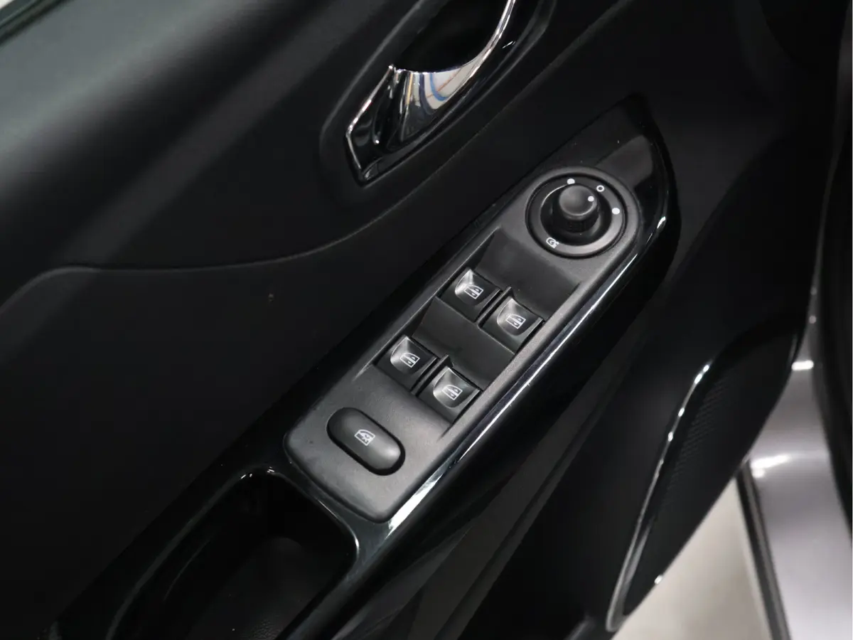 1.2 TCe Dynamique [CAMERA, HALF LEDER, PDC ACHTER, CRUISE CONTROL, BLUETOOTH, CLIMATE CONTROL, NAVIGATIE, NIEUWSTAAT]