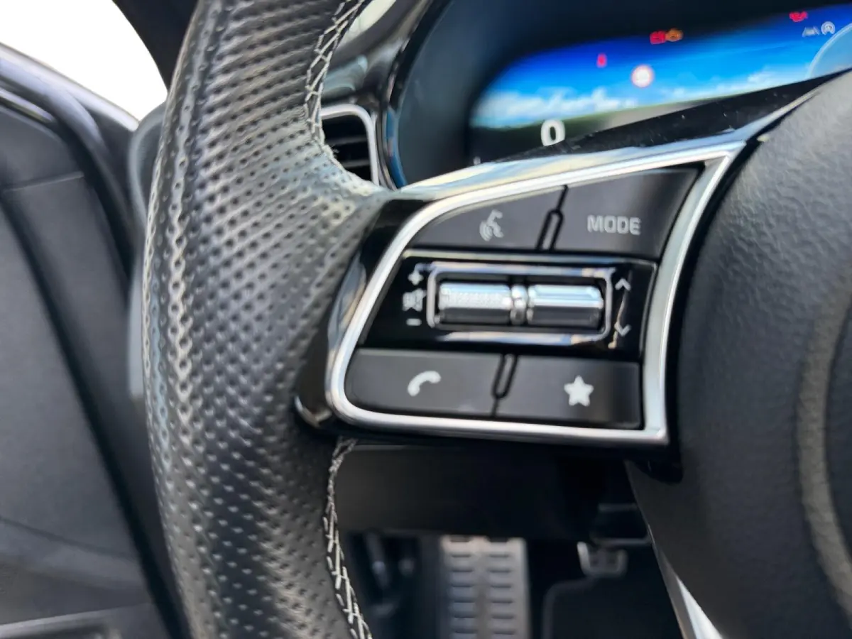 1.0 T-GDi GT-Line | Panorama schuifdak | Navigatie | Camera | Apple Carplay \ Android auto | Stoelverwarming/ Stuurverwarming | Cruise control | Lichtmetalen Velgen |