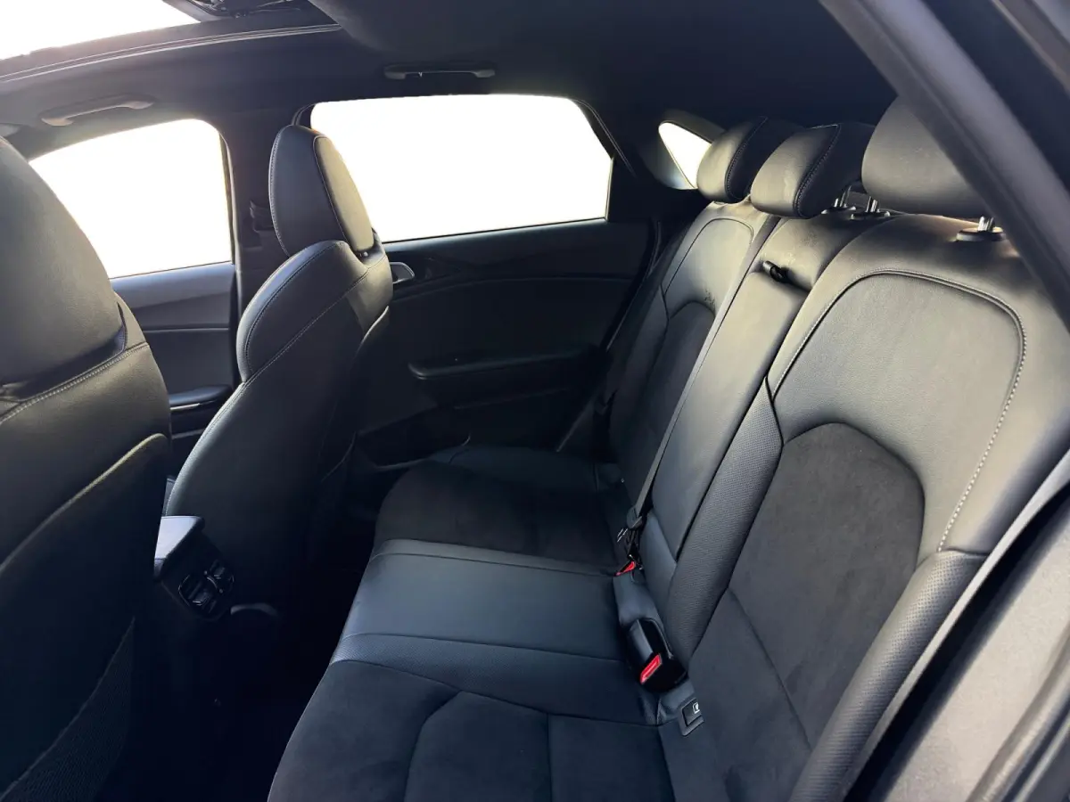 1.0 T-GDi GT-Line | Panorama schuifdak | Navigatie | Camera | Apple Carplay \ Android auto | Stoelverwarming/ Stuurverwarming | Cruise control | Lichtmetalen Velgen |
