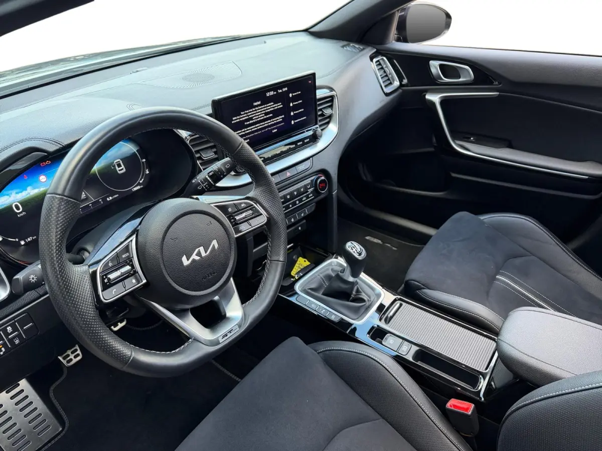 1.0 T-GDi GT-Line | Panorama schuifdak | Navigatie | Camera | Apple Carplay \ Android auto | Stoelverwarming/ Stuurverwarming | Cruise control | Lichtmetalen Velgen |