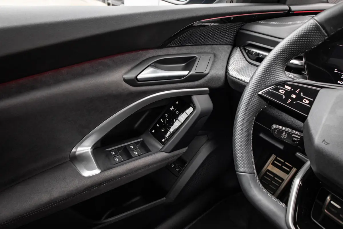 2.0 e-hybrid 367pk quattro S edition Competition | 21" LMV | Trekhaak | 360 Camera | Memory Stoel | Alcantara | Ambianceverlichting