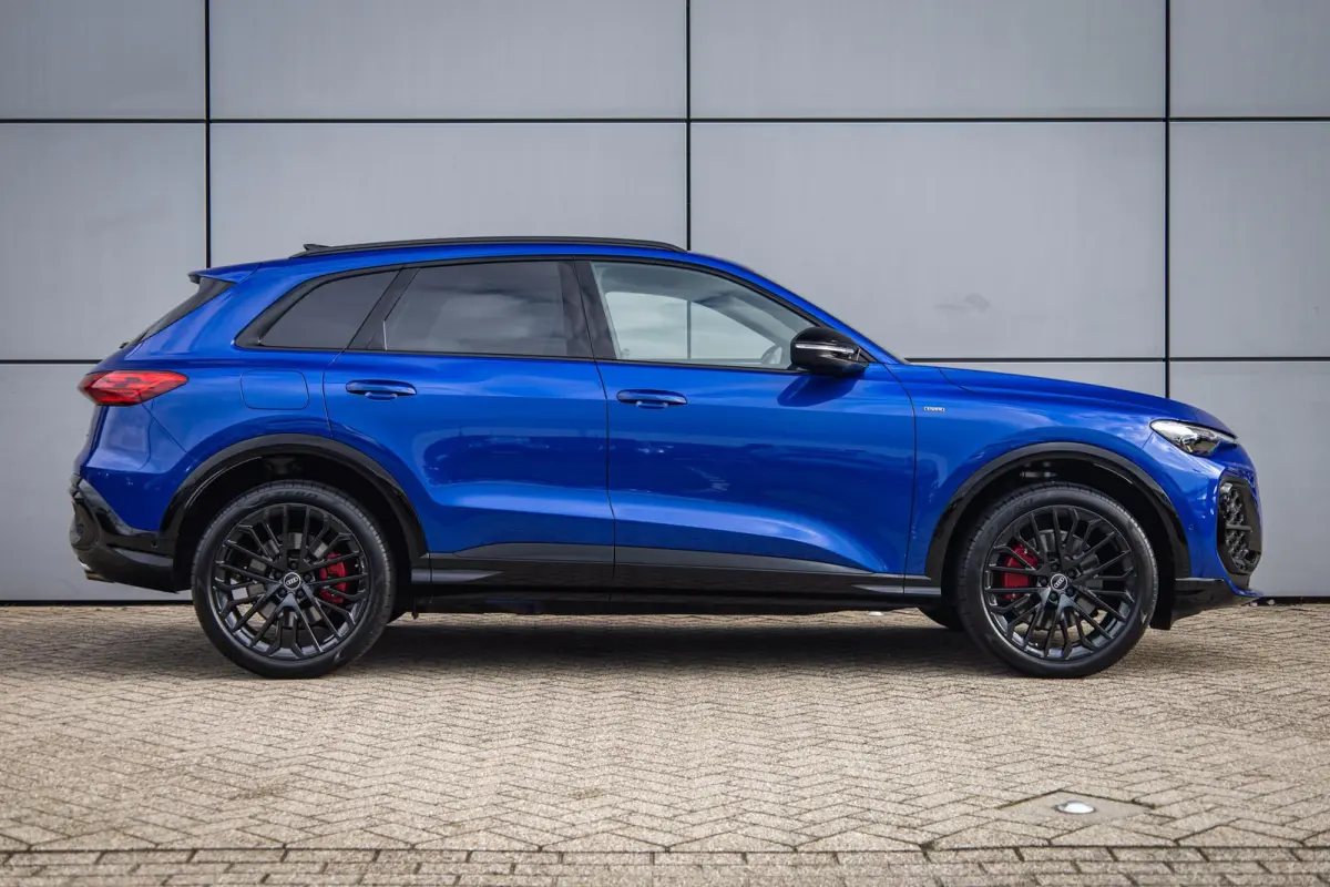 2.0 TFSI e-hybrid quattro S edition Competition | 21" LMV | Trekhaak | 360 Camera | Memory Stoel | Alcantara | Ambianceverlichting