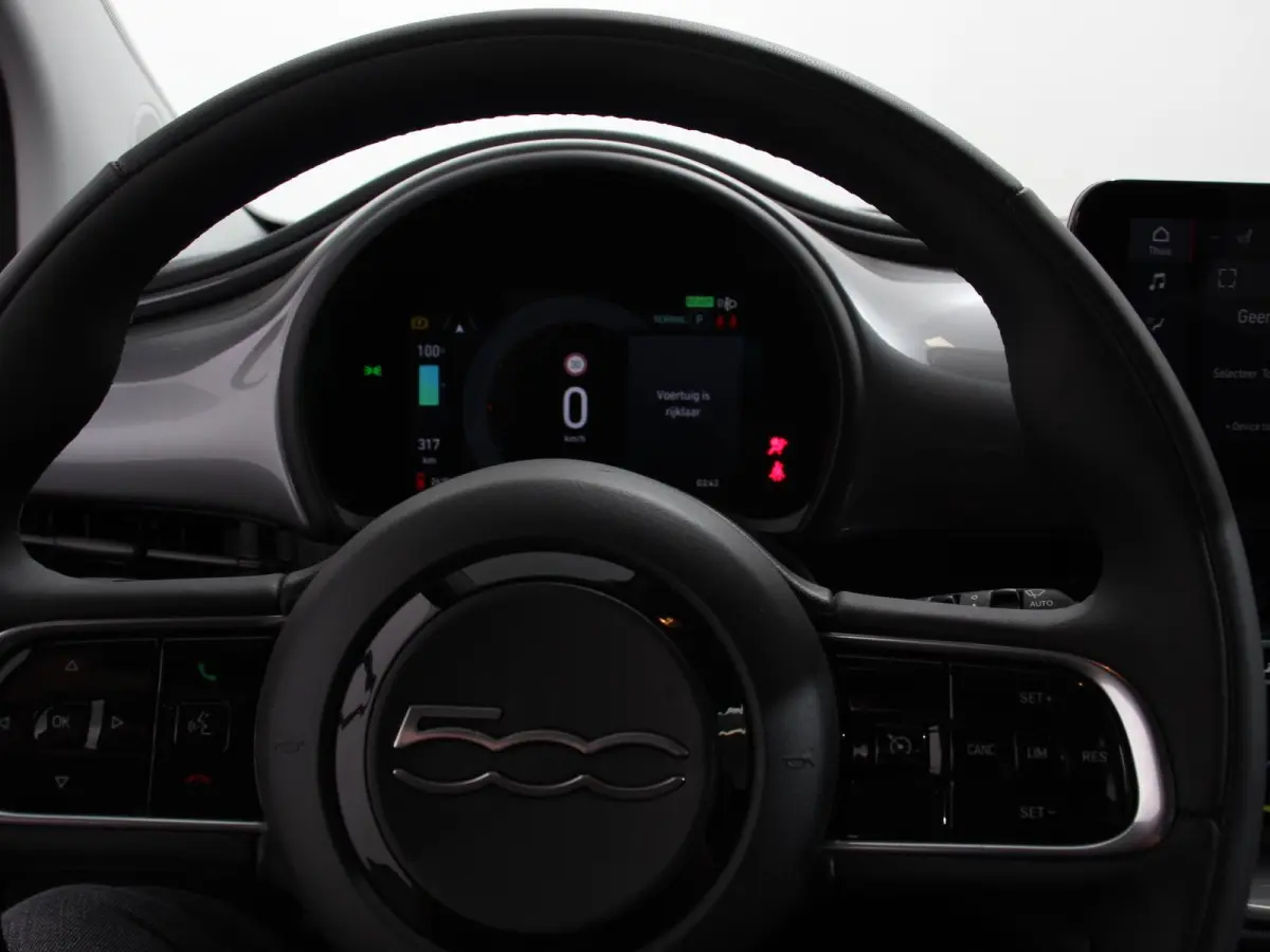 Urban 42 kWh Airco Climatronic 360 Camera Stoelverwarming Keyless Wireless CarPlay Dodehoek Assistant 85 kW Charger Actieradius 320km WLTP