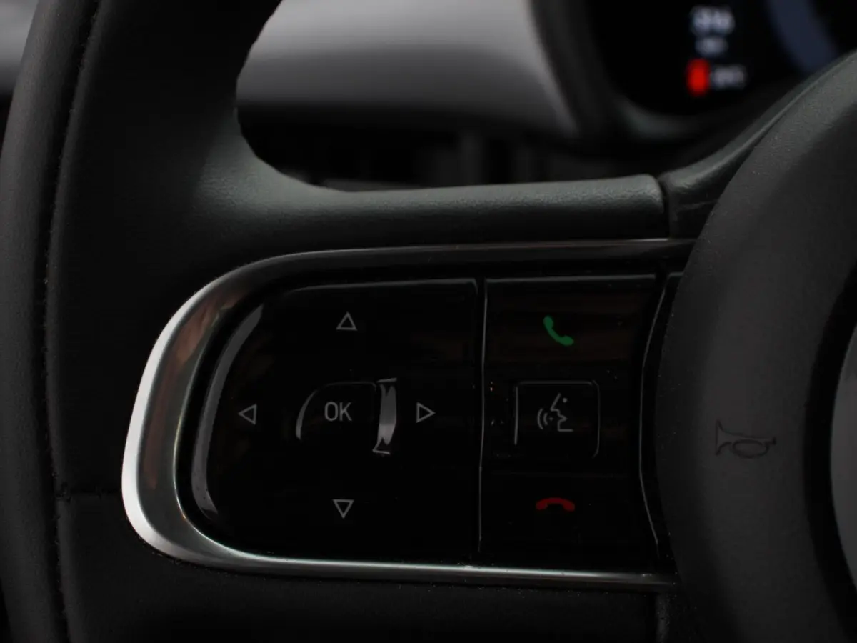 Urban 42 kWh Airco Climatronic 360 Camera Stoelverwarming Keyless Wireless CarPlay Dodehoek Assistant 85 kW Charger Actieradius 320km WLTP