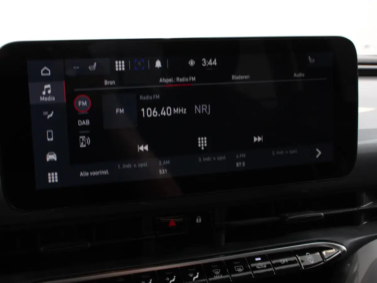 Urban 42 kWh Airco Climatronic 360 Camera Stoelverwarming Keyless Wireless CarPlay Dodehoek Assistant 85 kW Charger Actieradius 320km WLTP