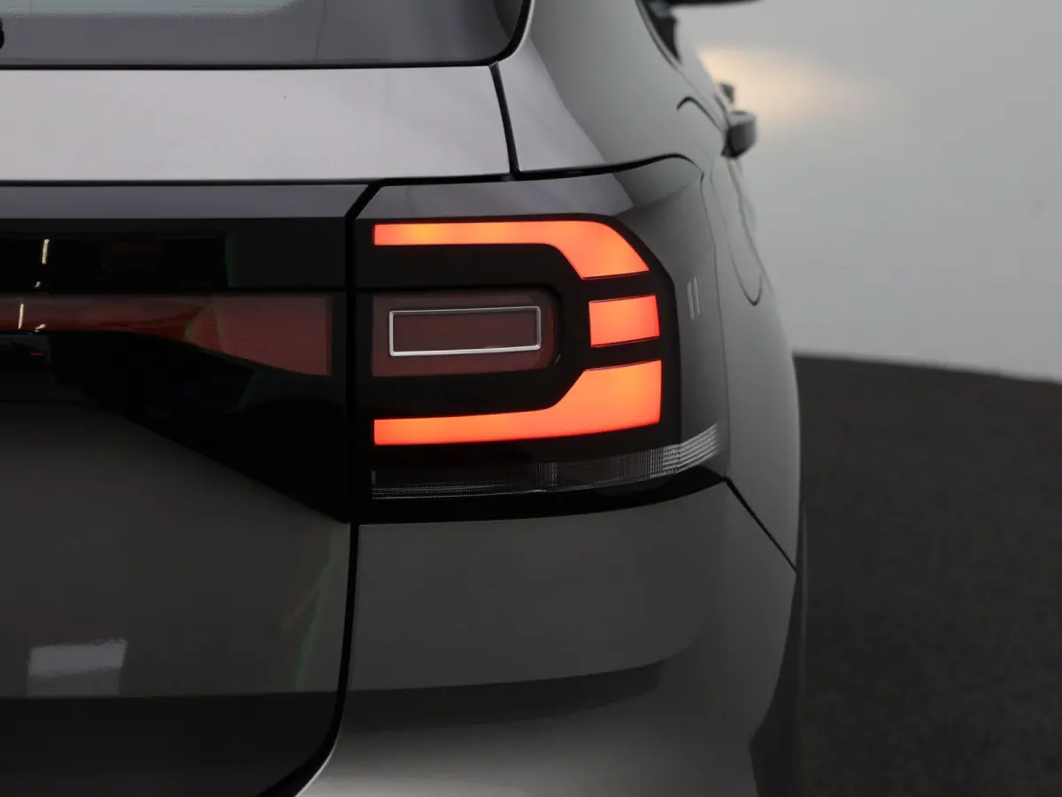 1.0 TSI Life 110 PK| Origineel Nederlands | 1e Eigenaar | Dealeronderhouden |  Navigatie | Achteruitrijcamera | Apple Carplay | Airco | 16 Inch Velgen
