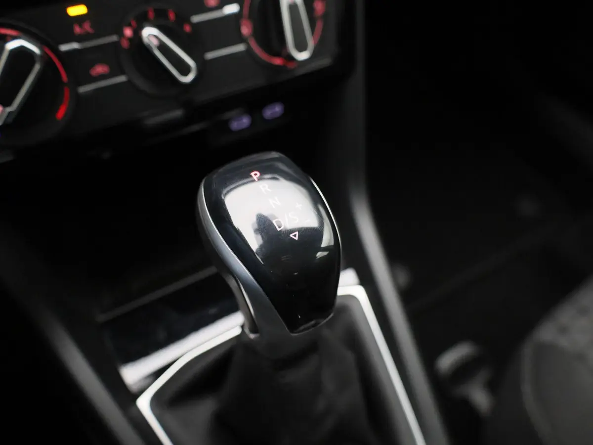 1.0 TSI Life 110 PK| Origineel Nederlands | 1e Eigenaar | Dealeronderhouden |  Navigatie | Achteruitrijcamera | Apple Carplay | Airco | 16 Inch Velgen