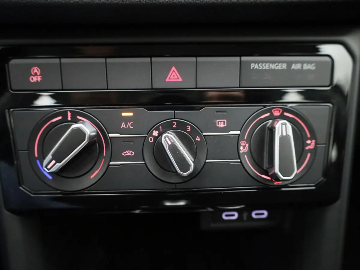 1.0 TSI Life 110 PK| Origineel Nederlands | 1e Eigenaar | Dealeronderhouden |  Navigatie | Achteruitrijcamera | Apple Carplay | Airco | 16 Inch Velgen