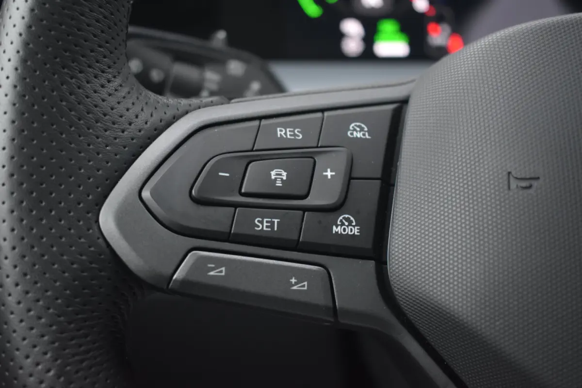 1.5 eHybrid 204PK R-Line Edition | ACC | Navigatie Discover Pro | Dode hoek detectie | Head-up display | Schuif-kanteldak | Wegklapbare trekhaak | 360 camera | VERLENGDE GARANTIE!