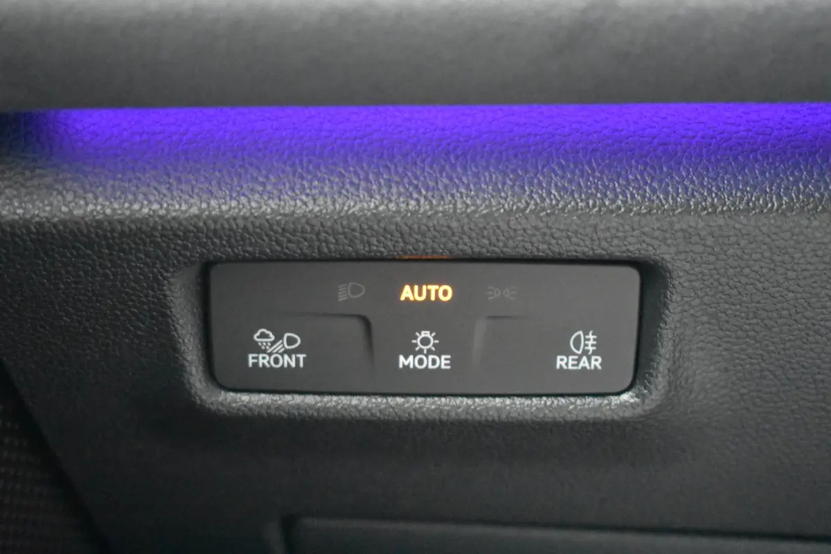 1.5 eHybrid 204PK R-Line Edition | ACC | Navigatie Discover Pro | Dode hoek detectie | Head-up display | Schuif-kanteldak | Wegklapbare trekhaak | 360 camera | VERLENGDE GARANTIE!