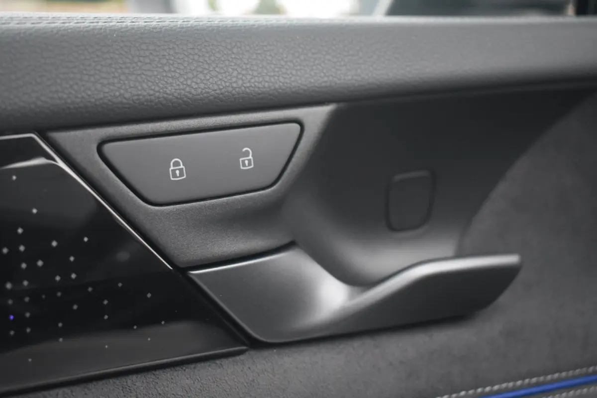 1.5 eHybrid 204PK R-Line Edition | ACC | Navigatie Discover Pro | Dode hoek detectie | Head-up display | Schuif-kanteldak | Wegklapbare trekhaak | 360 camera | VERLENGDE GARANTIE!