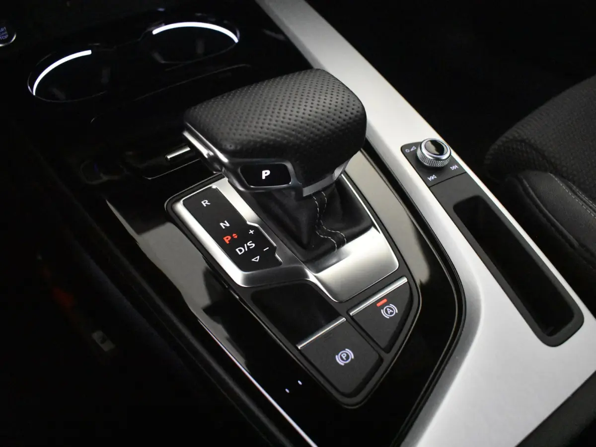35 TFSI Launch edition Sport 150PK AUTO | Cruise control adapt | Climate control | Keyless start | Parkeersensoren | App connect | DAB | LED | 19"LMV