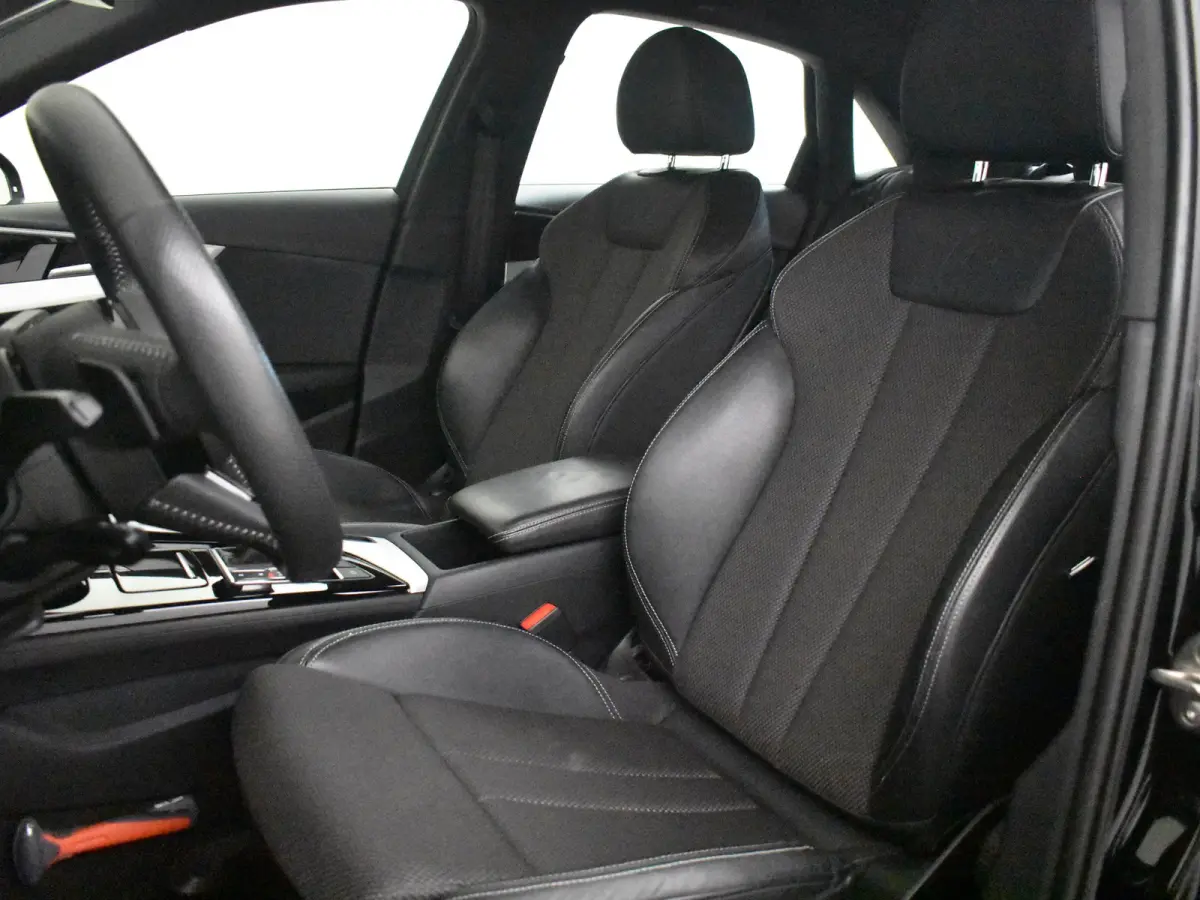 35 TFSI Launch edition Sport 150PK AUTO | Cruise control adapt | Climate control | Keyless start | Parkeersensoren | App connect | DAB | LED | 19"LMV