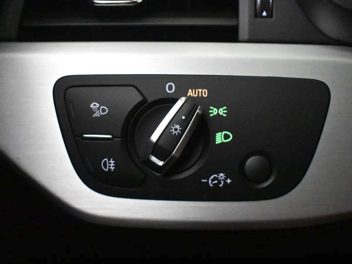 35 TFSI Launch edition Sport 150PK AUTO | Cruise control adapt | Climate control | Keyless start | Parkeersensoren | App connect | DAB | LED | 19"LMV