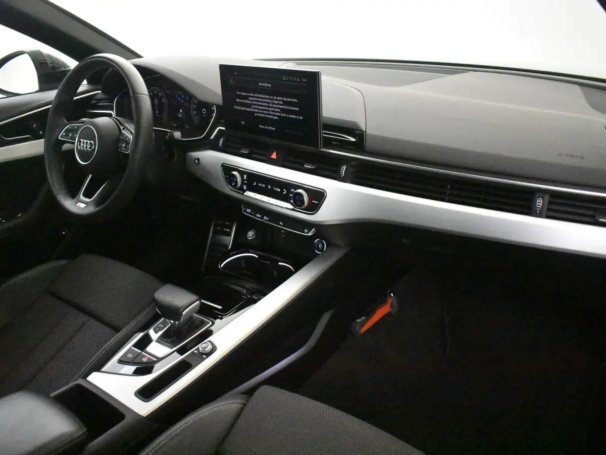 35 TFSI Launch edition Sport 150PK AUTO | Cruise control adapt | Climate control | Keyless start | Parkeersensoren | App connect | DAB | LED | 19"LMV