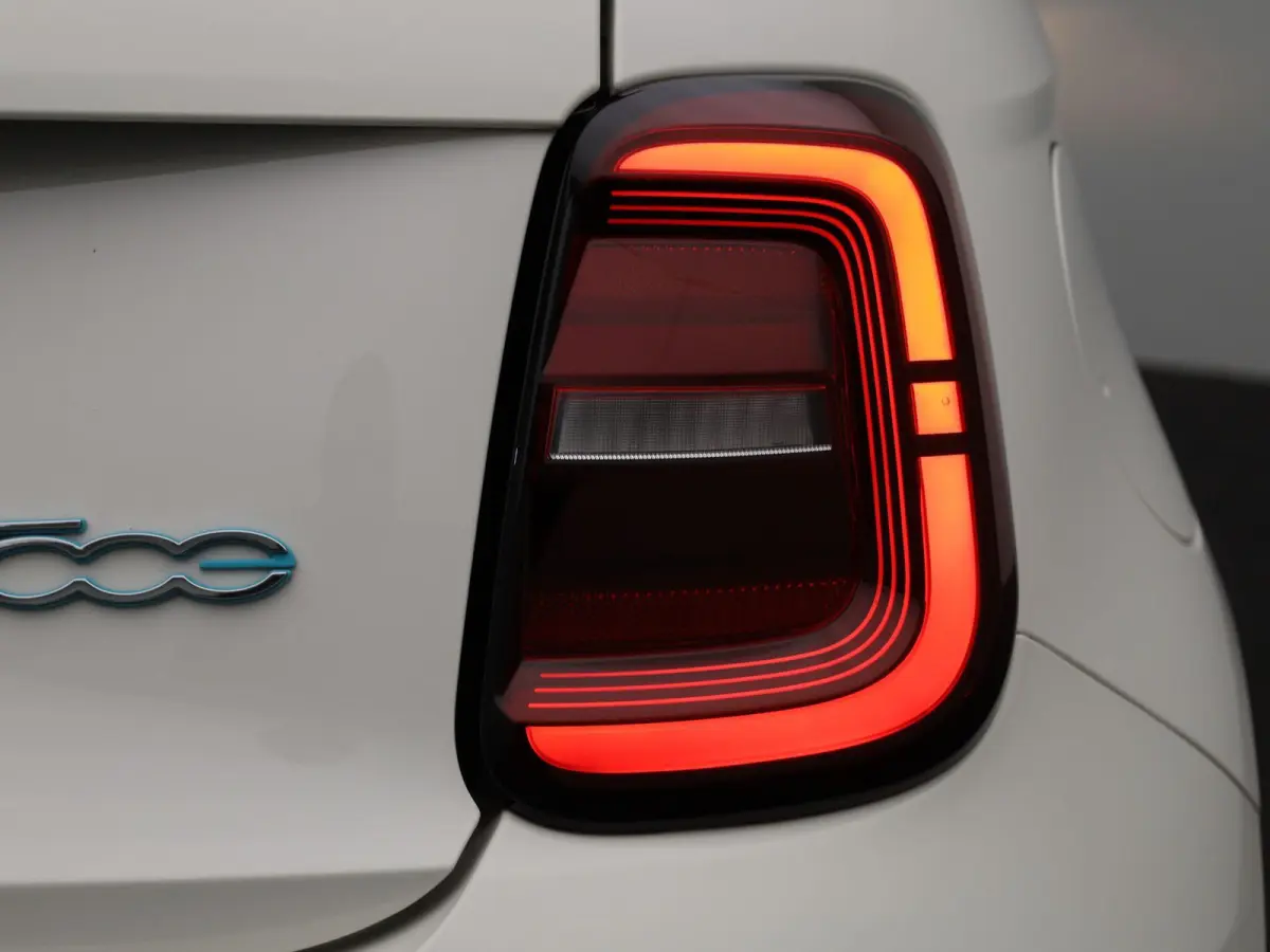 C Icon 42 kWh | Navigatie | Parkeersensoren | Stoelverwarming | 16" Lichtmetalen velgen | Apple Carplay/Android Auto |