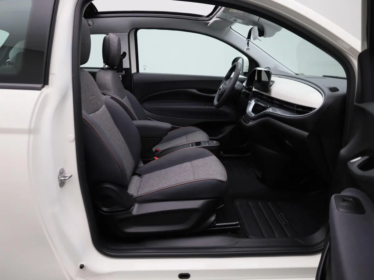 C Icon 42 kWh | Navigatie | Parkeersensoren | Stoelverwarming | 16" Lichtmetalen velgen | Apple Carplay/Android Auto |