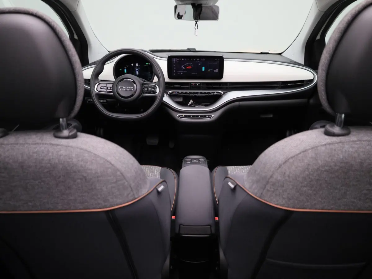 C Icon 42 kWh | Navigatie | Parkeersensoren | Stoelverwarming | 16" Lichtmetalen velgen | Apple Carplay/Android Auto |