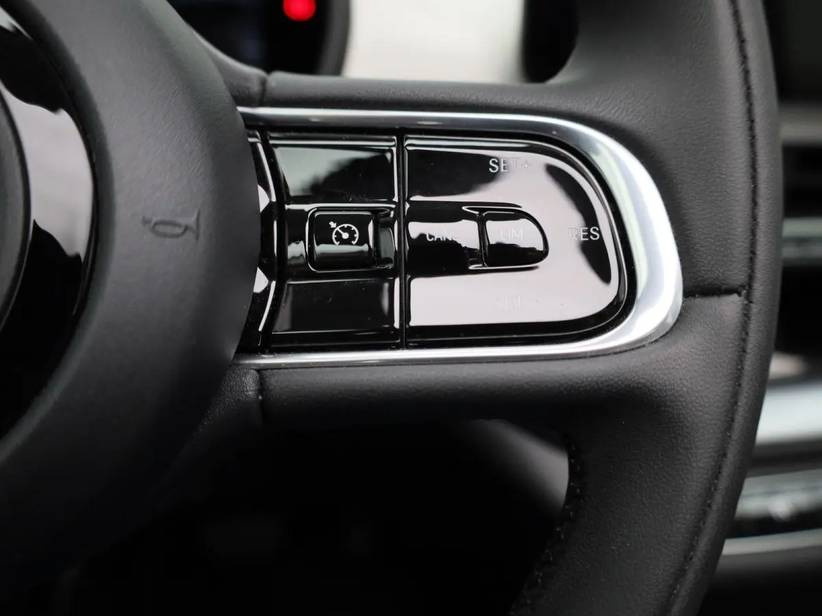 C Icon 42 kWh | Navigatie | Parkeersensoren | Stoelverwarming | 16" Lichtmetalen velgen | Apple Carplay/Android Auto |
