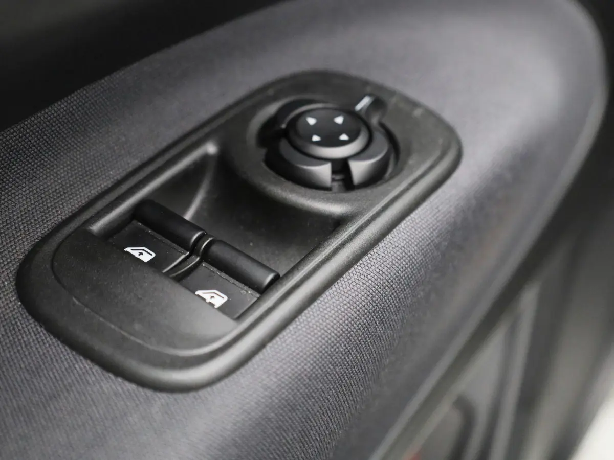 C Icon 42 kWh | Navigatie | Parkeersensoren | Stoelverwarming | 16" Lichtmetalen velgen | Apple Carplay/Android Auto |