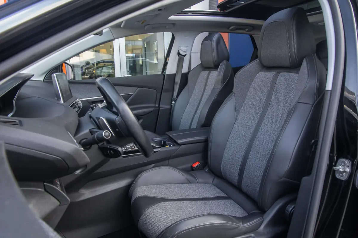 1.6 HYbrid 225 Blue Lease Allure | Panoramadak | Camera | Apple Carplay/Android Auto | Cruise control | Elektrisch bedienbare achterklep | Keyless | Digitaal dashboard | Achteruitrijcamera |