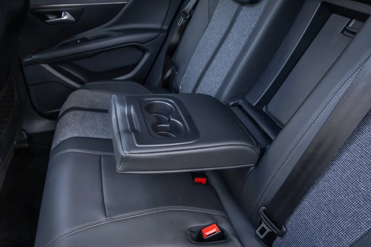 1.6 HYbrid 225 Blue Lease Allure | Panoramadak | Camera | Apple Carplay/Android Auto | Cruise control | Elektrisch bedienbare achterklep | Keyless | Digitaal dashboard | Achteruitrijcamera |