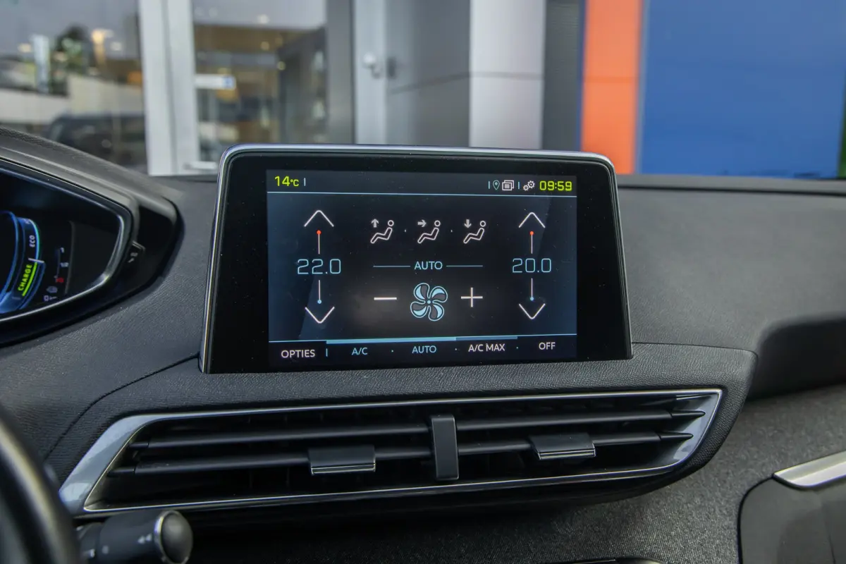 1.6 HYbrid 225 Blue Lease Allure | Panoramadak | Camera | Apple Carplay/Android Auto | Cruise control | Elektrisch bedienbare achterklep | Keyless | Digitaal dashboard | Achteruitrijcamera |