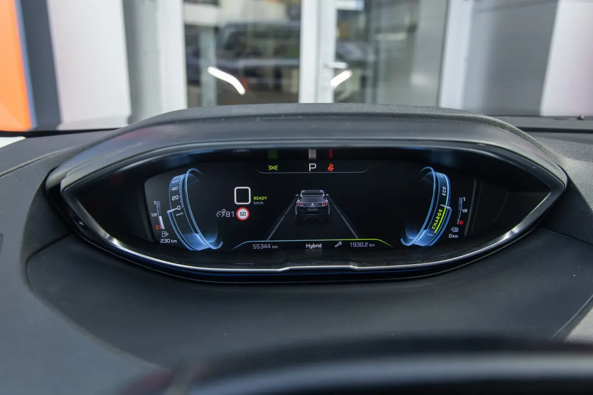 1.6 HYbrid 225 Blue Lease Allure | Panoramadak | Camera | Apple Carplay/Android Auto | Cruise control | Elektrisch bedienbare achterklep | Keyless | Digitaal dashboard | Achteruitrijcamera |
