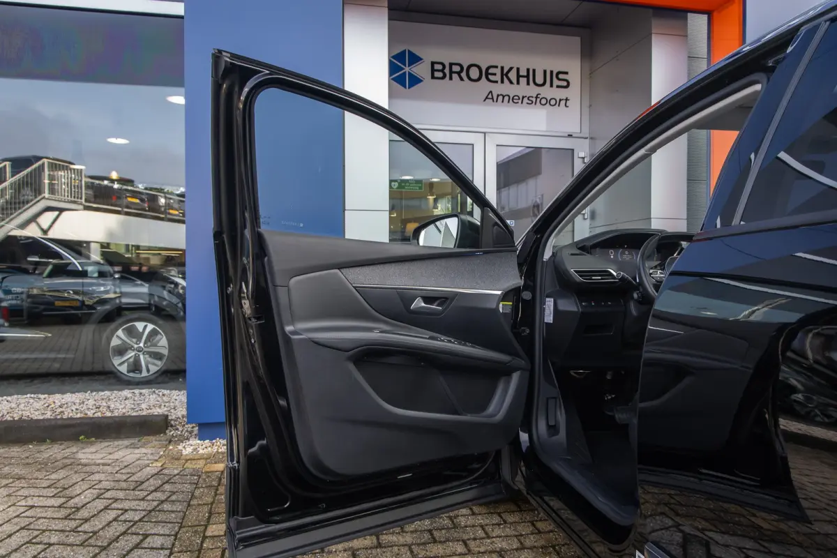 1.6 HYbrid 225 Blue Lease Allure | Panoramadak | Camera | Apple Carplay/Android Auto | Cruise control | Elektrisch bedienbare achterklep | Keyless | Digitaal dashboard | Achteruitrijcamera |