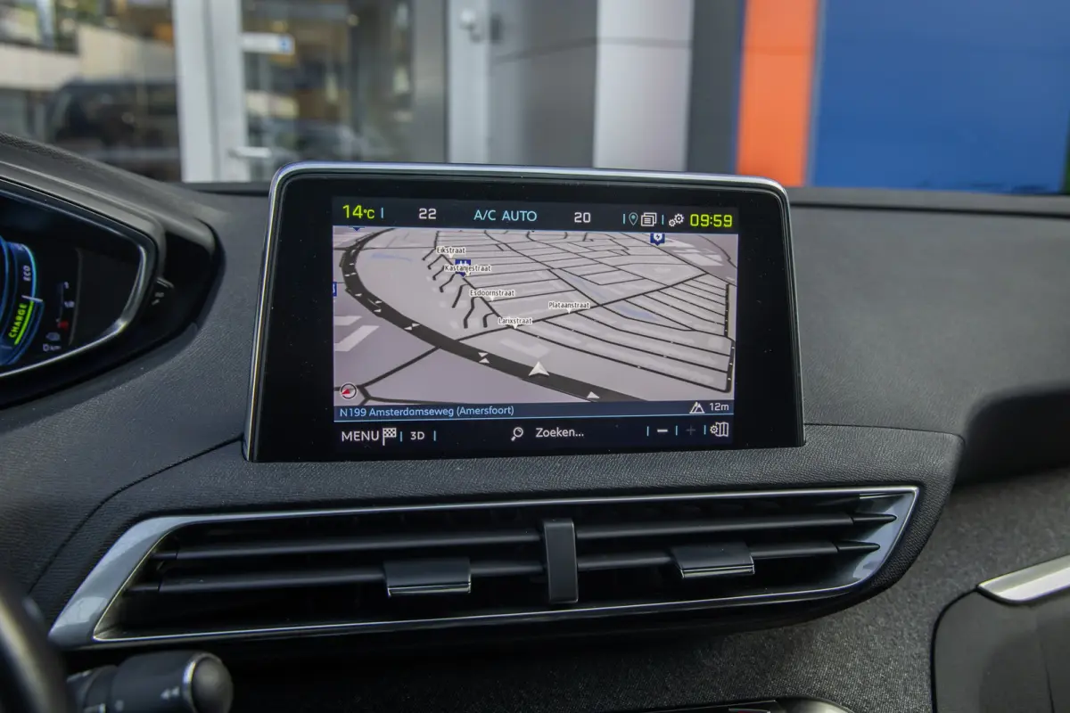 1.6 HYbrid 225 Blue Lease Allure | Panoramadak | Camera | Apple Carplay/Android Auto | Cruise control | Elektrisch bedienbare achterklep | Keyless | Digitaal dashboard | Achteruitrijcamera |