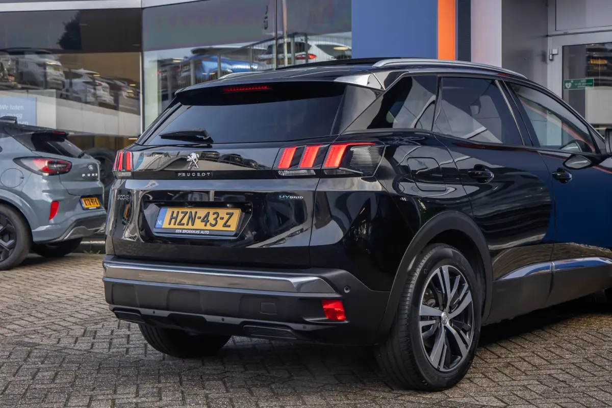 1.6 HYbrid 225 Blue Lease Allure | Panoramadak | Camera | Apple Carplay/Android Auto | Cruise control | Elektrisch bedienbare achterklep | Keyless | Digitaal dashboard | Achteruitrijcamera |
