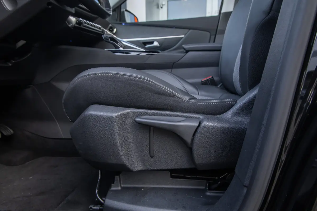 1.6 HYbrid 225 Blue Lease Allure | Panoramadak | Camera | Apple Carplay/Android Auto | Cruise control | Elektrisch bedienbare achterklep | Keyless | Digitaal dashboard | Achteruitrijcamera |