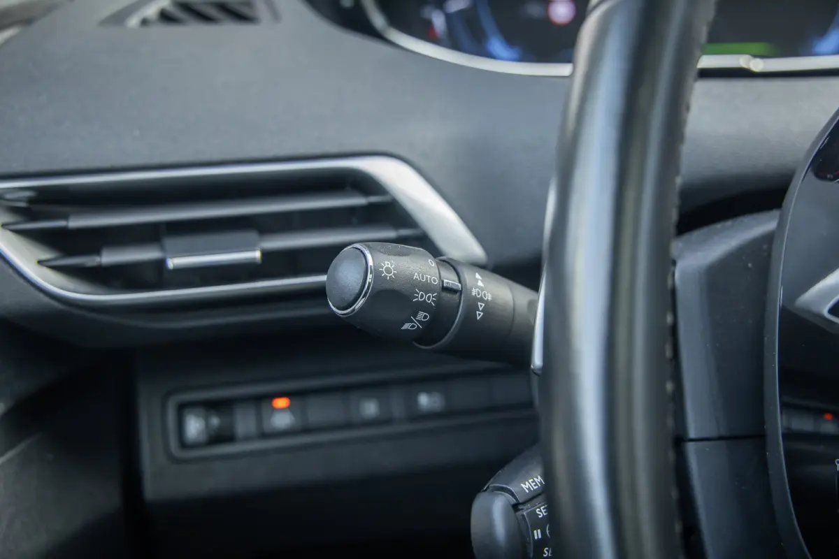 1.6 HYbrid 225 Blue Lease Allure | Panoramadak | Camera | Apple Carplay/Android Auto | Cruise control | Elektrisch bedienbare achterklep | Keyless | Digitaal dashboard | Achteruitrijcamera |