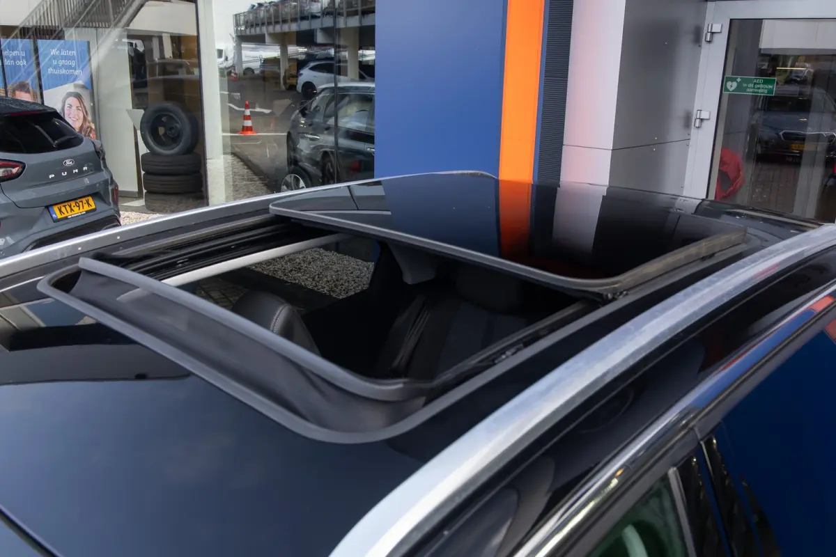 1.6 HYbrid 225 Blue Lease Allure | Panoramadak | Camera | Apple Carplay/Android Auto | Cruise control | Elektrisch bedienbare achterklep | Keyless | Digitaal dashboard | Achteruitrijcamera |