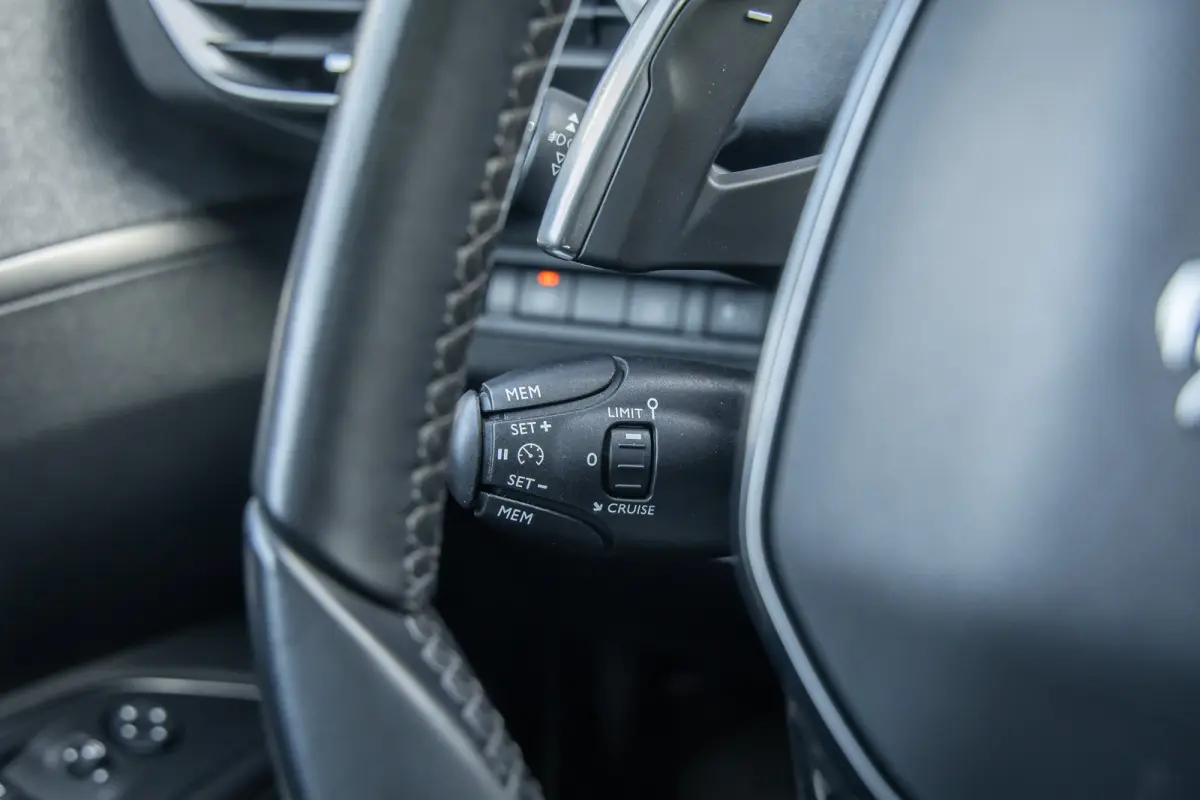 1.6 HYbrid 225 Blue Lease Allure | Panoramadak | Camera | Apple Carplay/Android Auto | Cruise control | Elektrisch bedienbare achterklep | Keyless | Digitaal dashboard | Achteruitrijcamera |