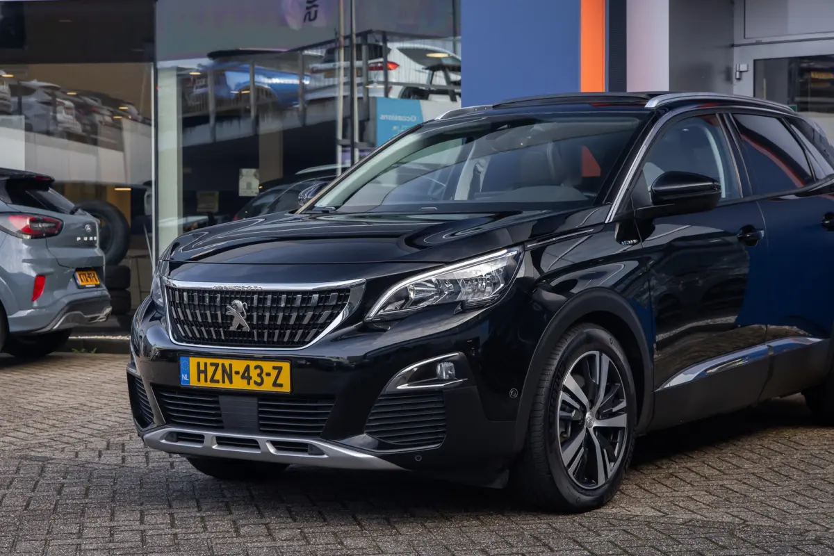 1.6 HYbrid 225 Blue Lease Allure | Panoramadak | Camera | Apple Carplay/Android Auto | Cruise control | Elektrisch bedienbare achterklep | Keyless | Digitaal dashboard | Achteruitrijcamera |