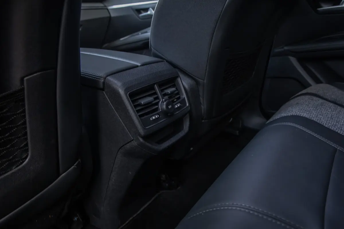1.6 HYbrid 225 Blue Lease Allure | Panoramadak | Camera | Apple Carplay/Android Auto | Cruise control | Elektrisch bedienbare achterklep | Keyless | Digitaal dashboard | Achteruitrijcamera |