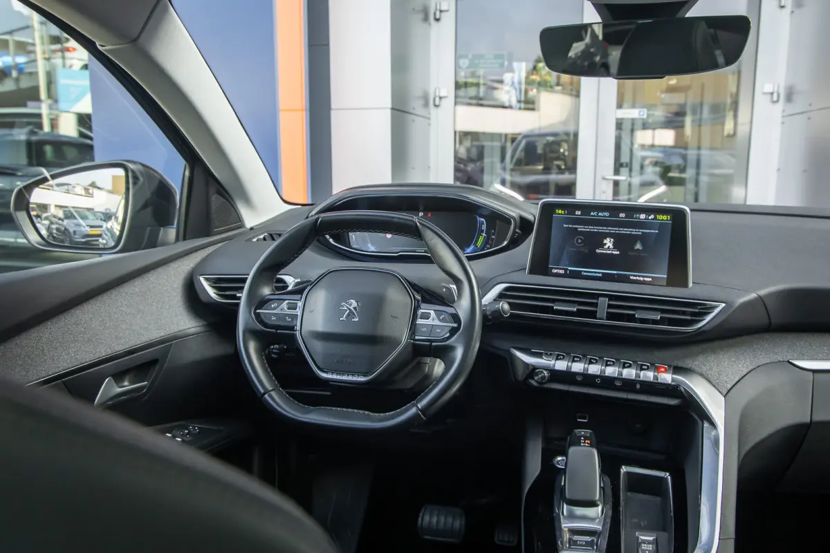 1.6 HYbrid 225 Blue Lease Allure | Panoramadak | Camera | Apple Carplay/Android Auto | Cruise control | Elektrisch bedienbare achterklep | Keyless | Digitaal dashboard | Achteruitrijcamera |
