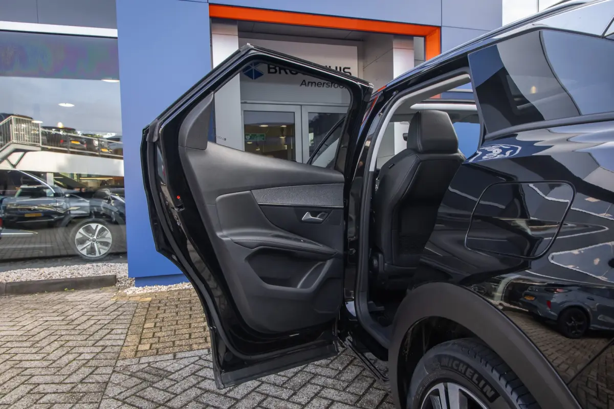1.6 HYbrid 225 Blue Lease Allure | Panoramadak | Camera | Apple Carplay/Android Auto | Cruise control | Elektrisch bedienbare achterklep | Keyless | Digitaal dashboard | Achteruitrijcamera |