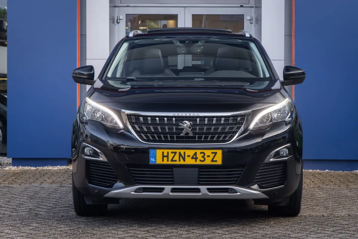 1.6 HYbrid 225 Blue Lease Allure | Panoramadak | Camera | Apple Carplay/Android Auto | Cruise control | Elektrisch bedienbare achterklep | Keyless | Digitaal dashboard | Achteruitrijcamera |