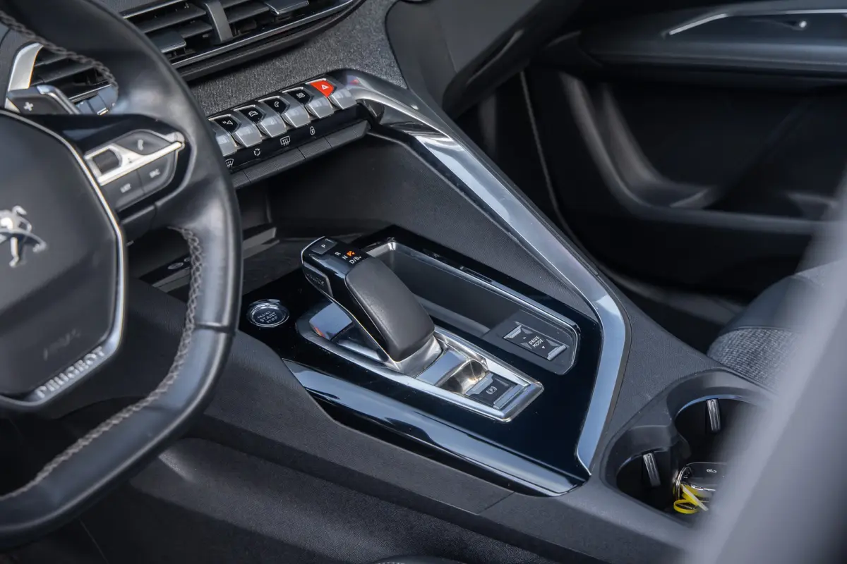 1.6 HYbrid 225 Blue Lease Allure | Panoramadak | Camera | Apple Carplay/Android Auto | Cruise control | Elektrisch bedienbare achterklep | Keyless | Digitaal dashboard | Achteruitrijcamera |