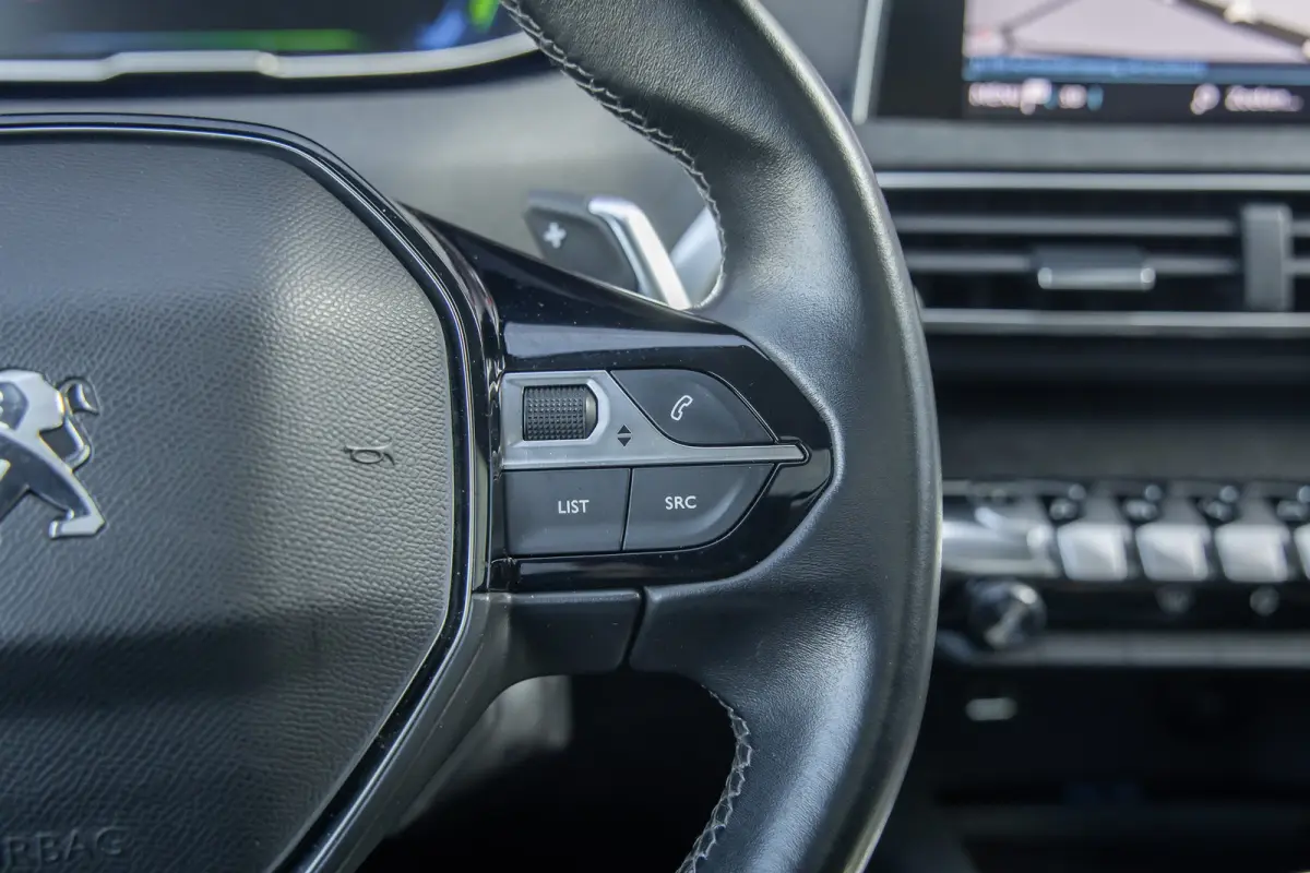 1.6 HYbrid 225 Blue Lease Allure | Panoramadak | Camera | Apple Carplay/Android Auto | Cruise control | Elektrisch bedienbare achterklep | Keyless | Digitaal dashboard | Achteruitrijcamera |