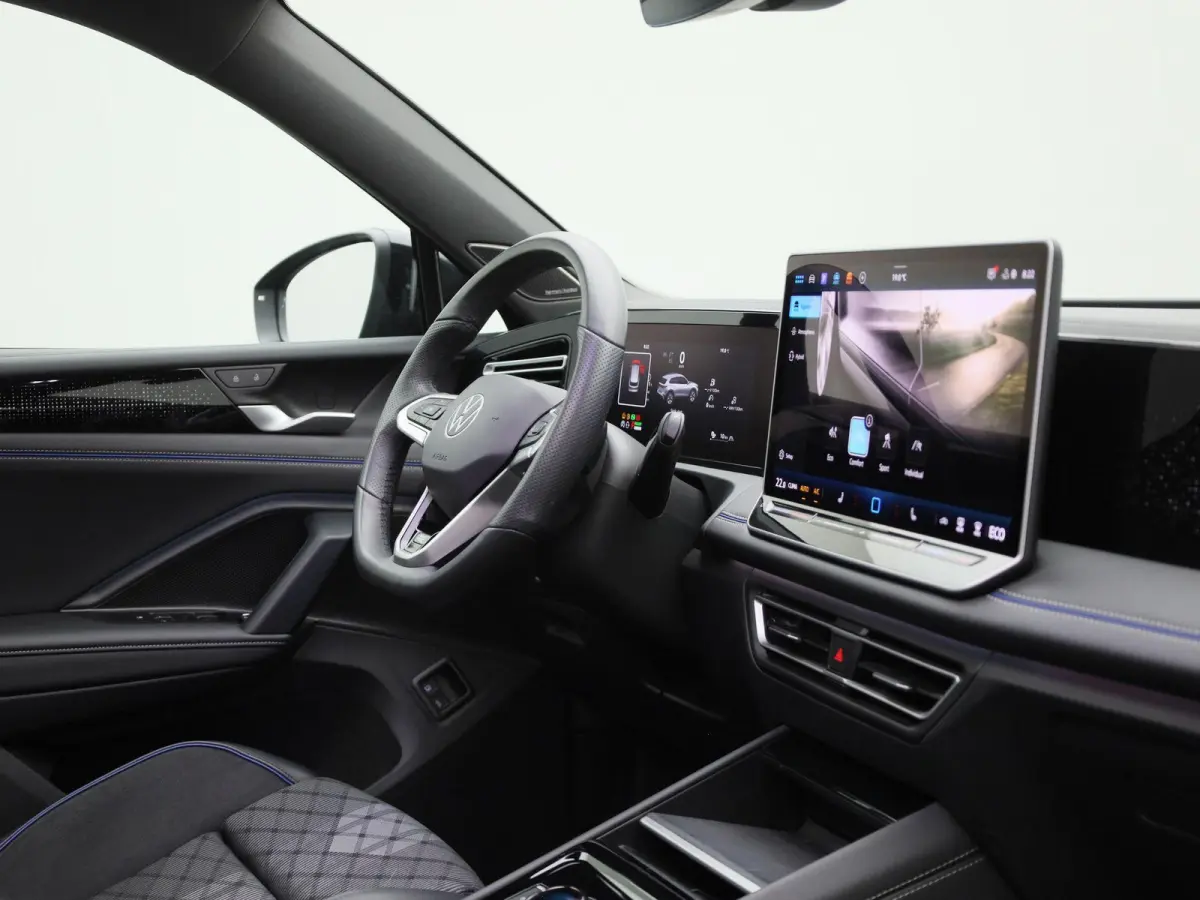 1.5 eHybrid R-Line Edition 204 PK| Origineel Nederlands | 1e Eigenaar | Panoramadak | Trekhaak | Navigatie Groot | Harman Kardon Premium Audio | Head-Updisplay | Stoelverwarming | Stuurwielv