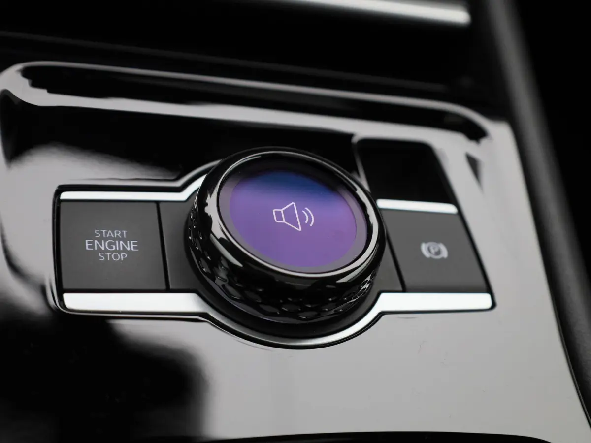 1.5 eHybrid R-Line Edition 204 PK| Origineel Nederlands | 1e Eigenaar | Panoramadak | Trekhaak | Navigatie Groot | Harman Kardon Premium Audio | Head-Updisplay | Stoelverwarming | Stuurwielv