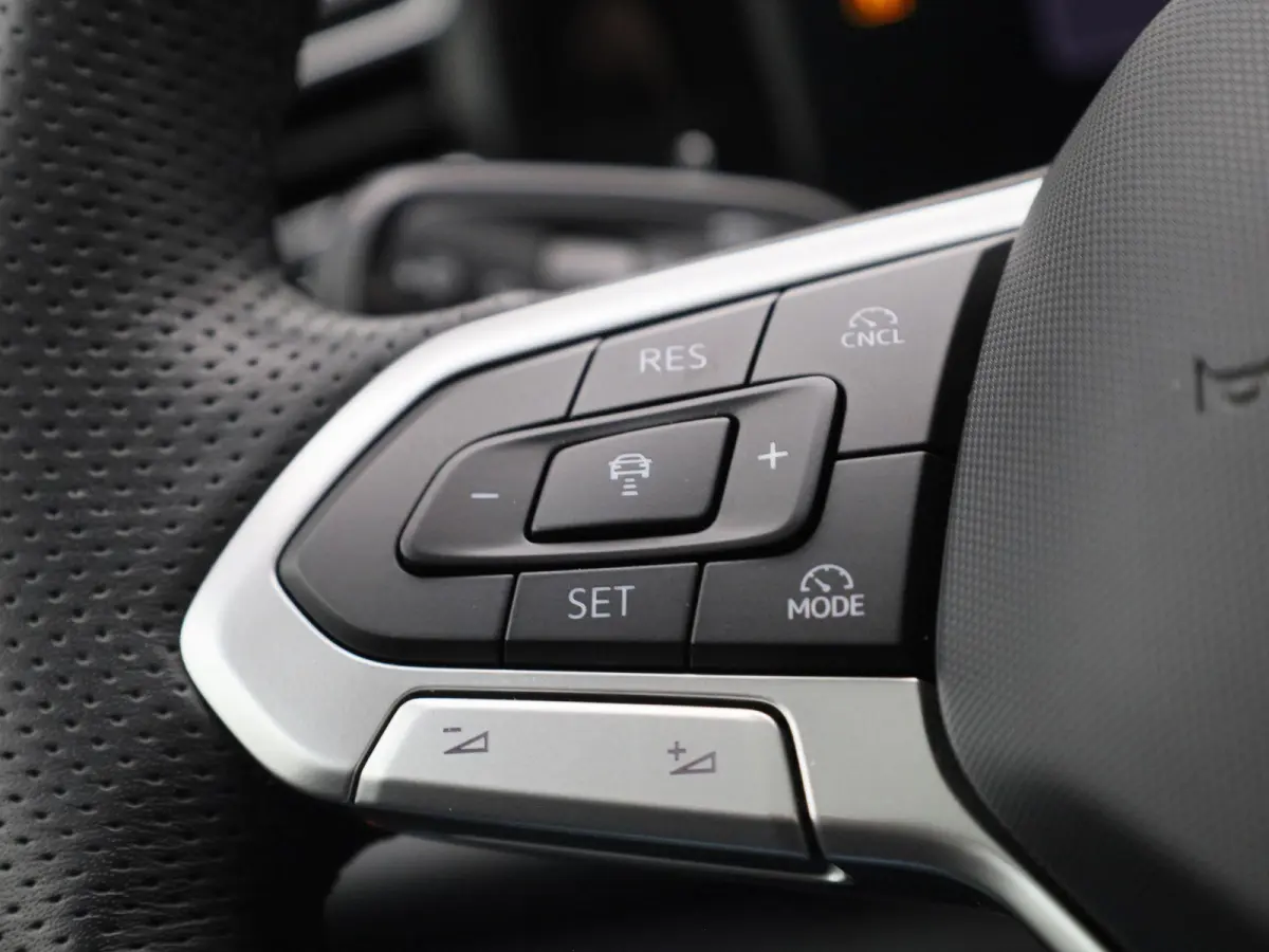 1.5 eHybrid R-Line Edition 204 PK| Origineel Nederlands | 1e Eigenaar | Panoramadak | Trekhaak | Navigatie Groot | Harman Kardon Premium Audio | Head-Updisplay | Stoelverwarming | Stuurwielv