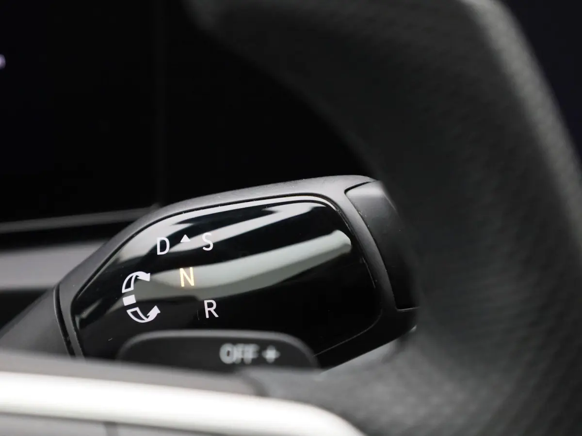 1.5 eHybrid R-Line Edition 204 PK| Origineel Nederlands | 1e Eigenaar | Panoramadak | Trekhaak | Navigatie Groot | Harman Kardon Premium Audio | Head-Updisplay | Stoelverwarming | Stuurwielv