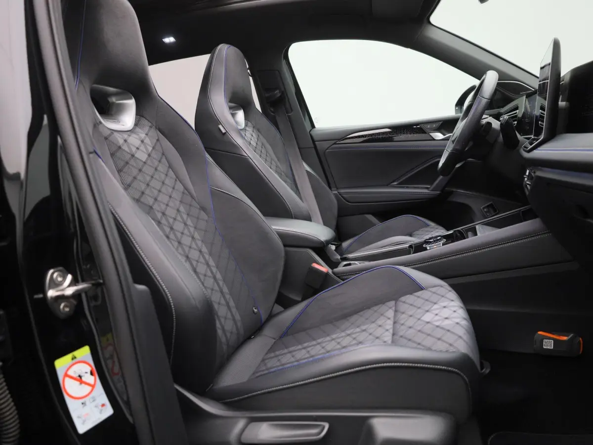 1.5 eHybrid R-Line Edition 204 PK| Origineel Nederlands | 1e Eigenaar | Panoramadak | Trekhaak | Navigatie Groot | Harman Kardon Premium Audio | Head-Updisplay | Stoelverwarming | Stuurwielv