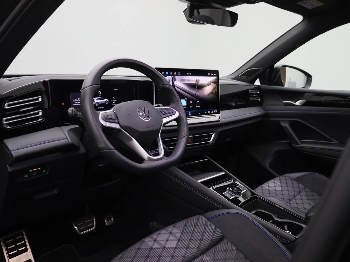 1.5 eHybrid R-Line Edition 204 PK| Origineel Nederlands | 1e Eigenaar | Panoramadak | Trekhaak | Navigatie Groot | Harman Kardon Premium Audio | Head-Updisplay | Stoelverwarming | Stuurwielv